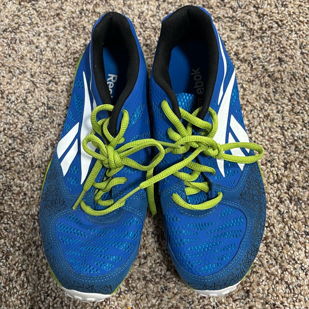 Size 3 1/2 Reebok tennis shoes/almost brand new